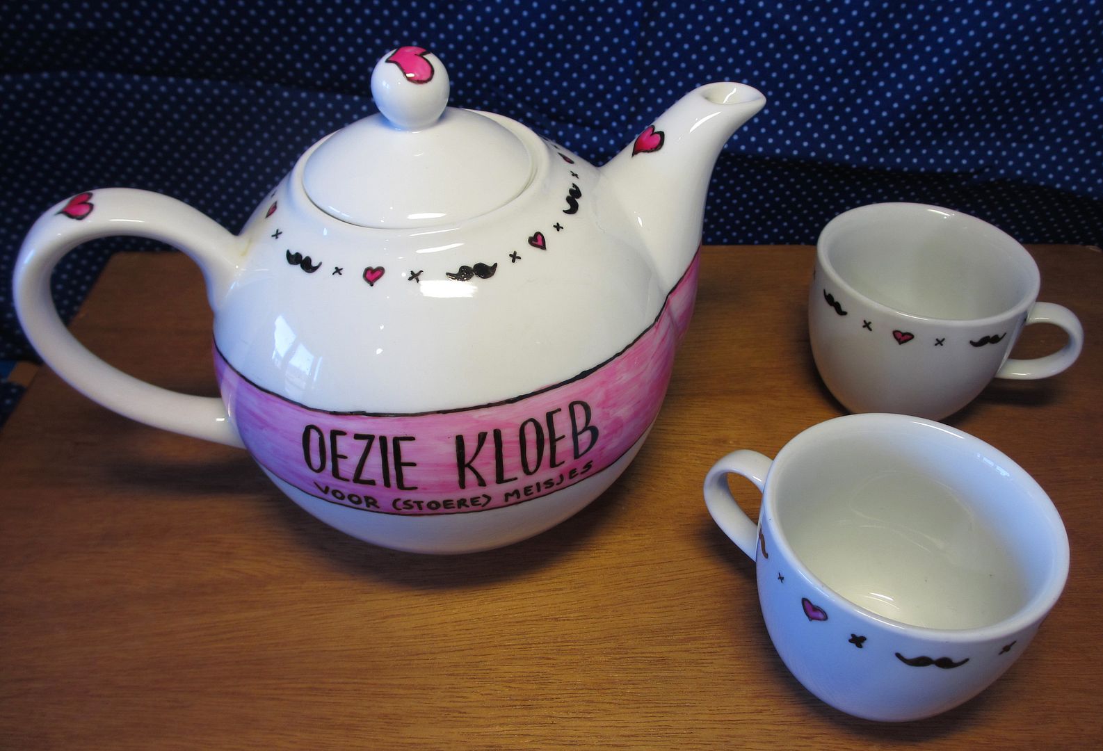 Moustache club tea pot Magical Daydream